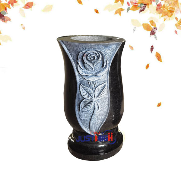 vase commémoratif avec sculpture de fleurs