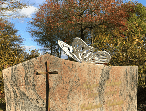 pierre tombale papillon