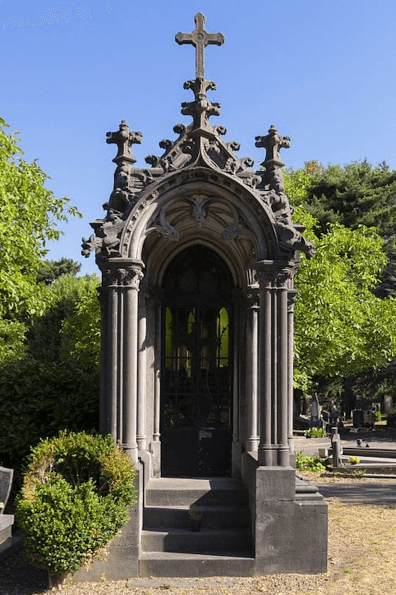 pierre tombale chapelle