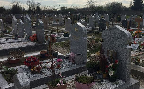 musim headstone cemetery