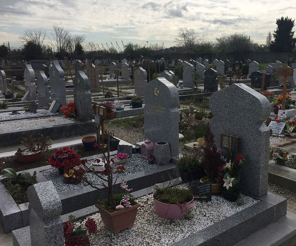 musim headstone cemetery
