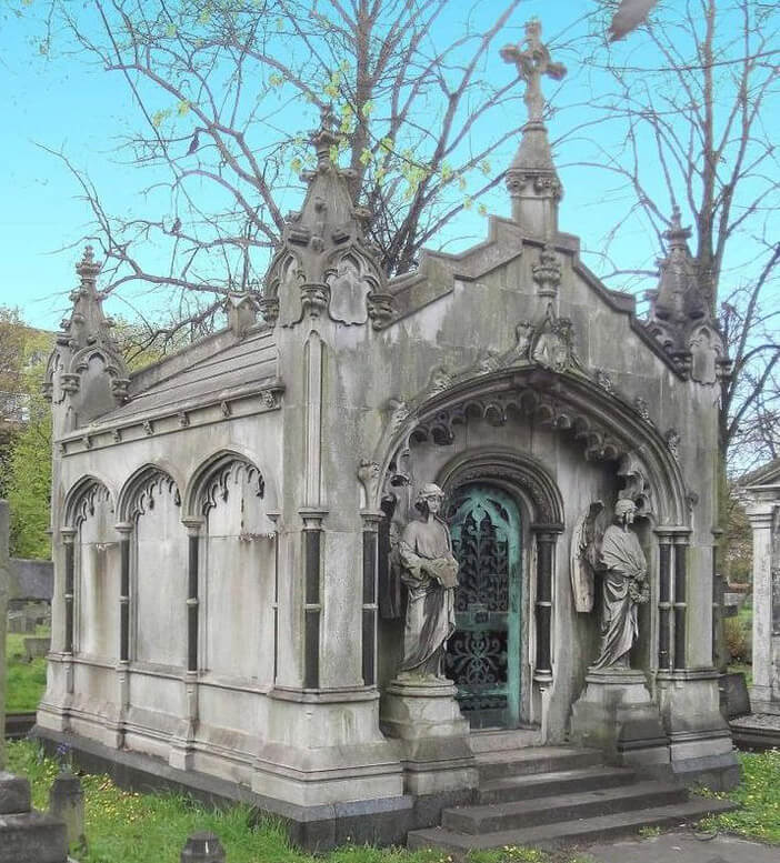 Qu'est-ce qu'un monument mausolée