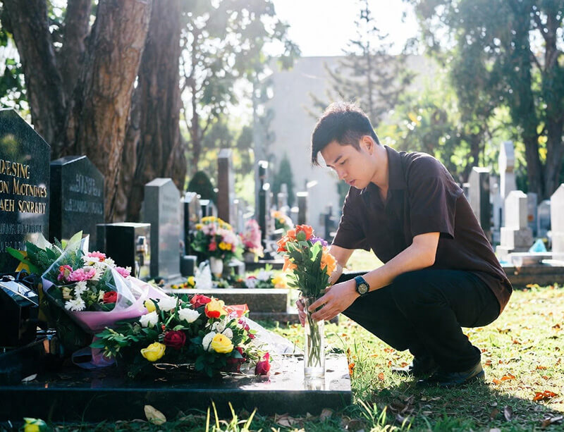 Comment fixer un vase sur une tombe2