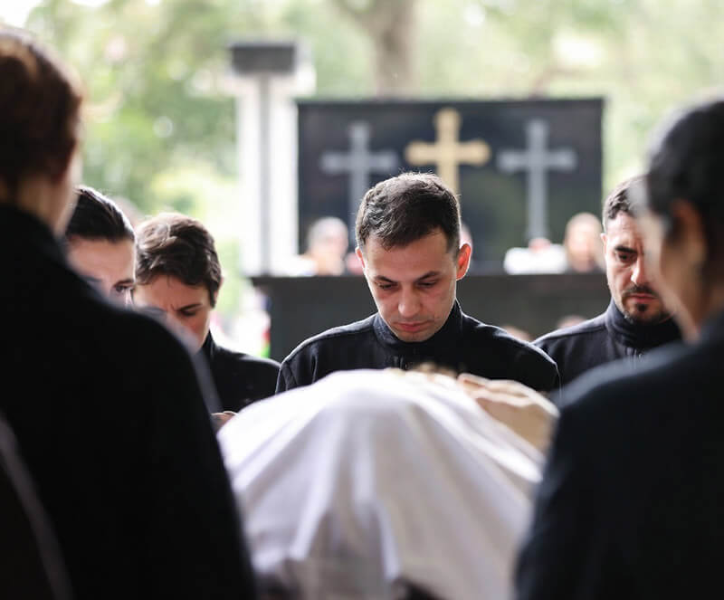 Comment organiser des obsèques religieuses